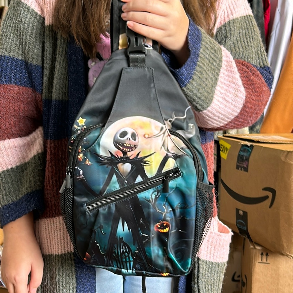 ‘TIS THE SEASON TO BE SPOOKY. 🎃
‘The Nightmare Before Christmas’ | One strap bag